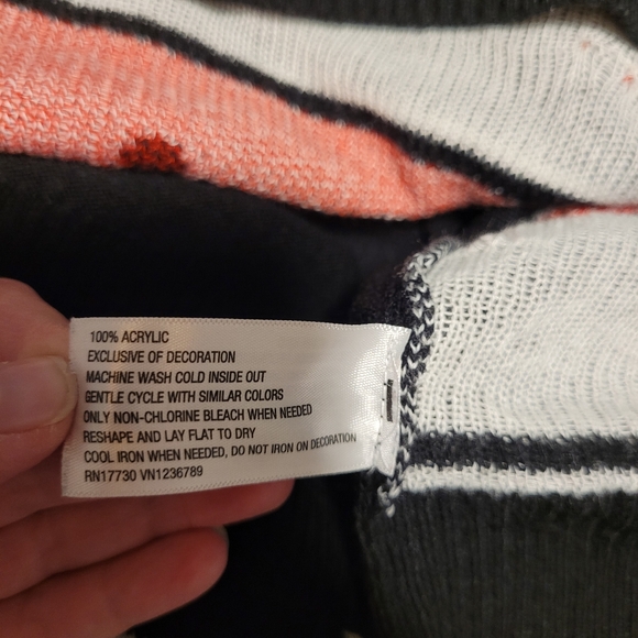 Xhilaration Christmas Cat Wreath and Bows Sweater Size XL - Picture 11 of 11